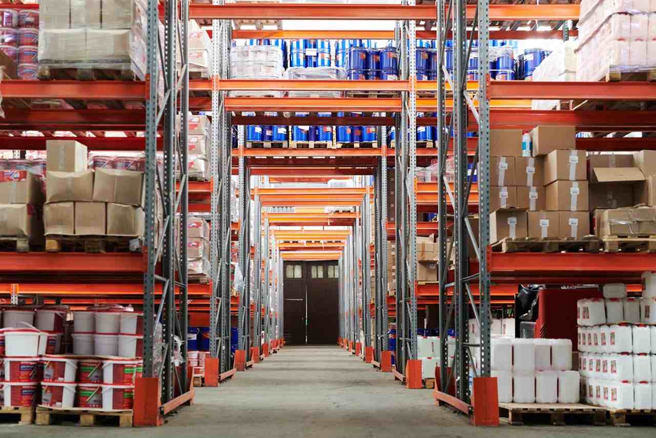 Lagerung_von_Waren_mithilfe_eines_Fulfilment-Anbieters_Alaiko_Easy-Resize.com