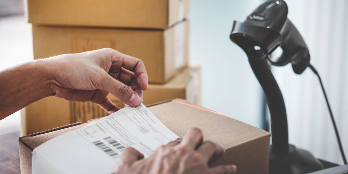 Person packing a parcel