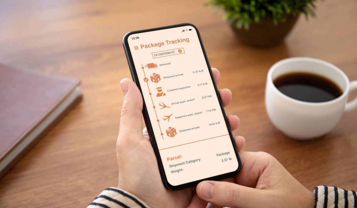 shipment tracking Smartphone, das das Tracking eines Pakets zeigt