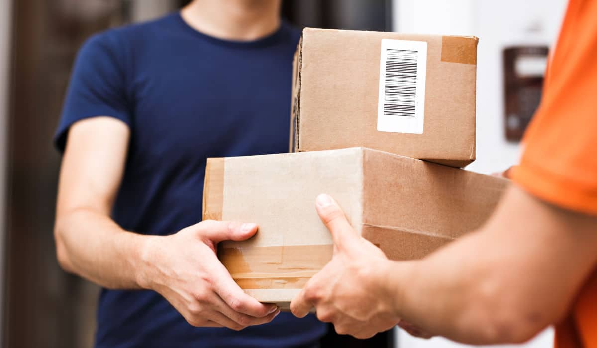 Post Purchase Costumer Journey Delivery person hands over two parcels
